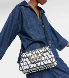 Picture of Valentino Handbags _SKUfw224475942fw